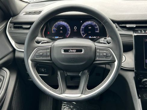 Used 2024 Jeep Grand Cherokee Laredo X image 39