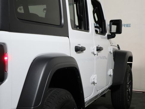 Used 2025 Jeep Wrangler Unlimited Sport AWD/4WD image 5