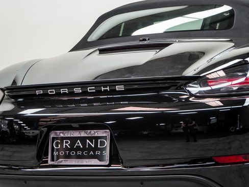 Used 2021 Porsche 718 Boxster image 14
