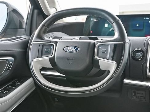 Certified 2025 Ford Expedition Platinum w/ Driver's Package AWD/4WD image 18