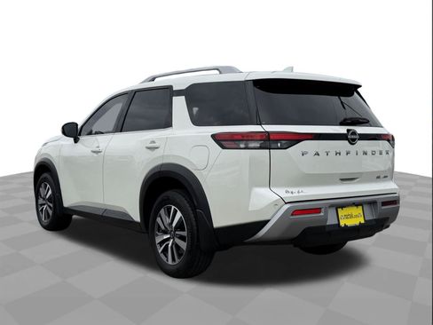 Used 2024 Nissan Pathfinder SL AWD/4WD image 3