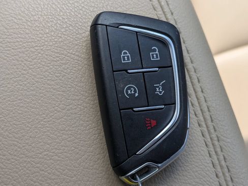 Used 2025 Cadillac XT4 Premium Luxury FWD image 27