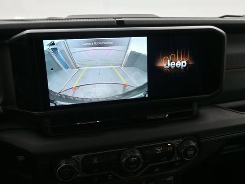 Used 2025 Jeep Wrangler Unlimited Rubicon AWD/4WD image 14