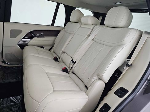 New 2026 Land Rover Range Rover Long Wheelbase SE AWD/4WD image 17
