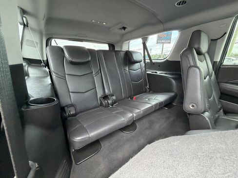 Used 2020 Cadillac Escalade ESV Luxury AWD/4WD image 14