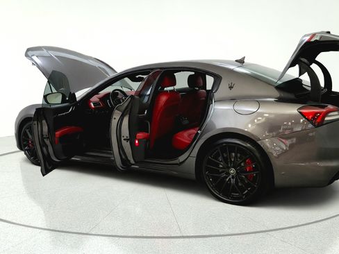 Used 2023 Maserati Ghibli Modena RWD image 12