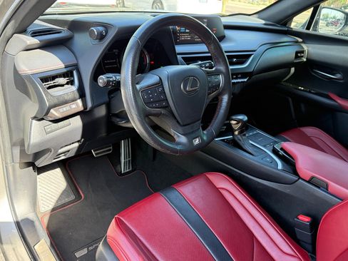 Used 2019 Lexus UX 200 image 10