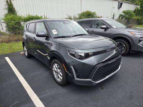 Used 2025 Kia Soul LX w/ LX Technology Package FWD image 10