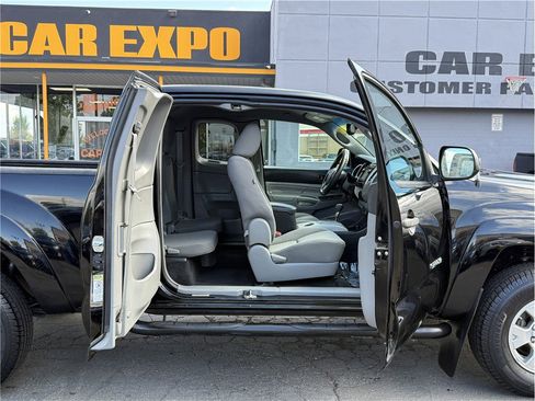 Used 2013 Toyota Tacoma PreRunner w/ SR5 Pkg RWD image 23