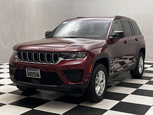 Used 2025 Jeep Grand Cherokee Laredo X w/ Trailer Tow Package AWD/4WD image 4