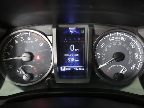 Used 2022 Toyota Tacoma TRD Sport w/ Technology Package image 38