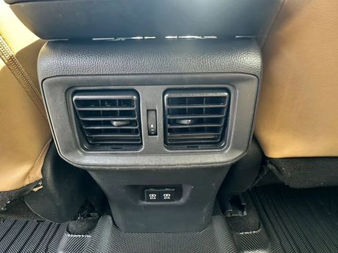 Used 2019 Toyota RAV4 Limited AWD/4WD image 26