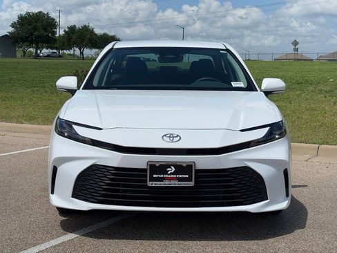 Used 2026 Toyota Camry LE image 3