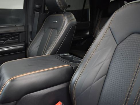 Used 2024 Ford Expedition Platinum image 14