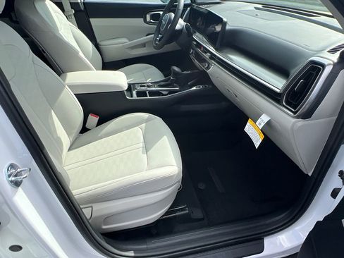 New 2025 Kia Sorento S w/ Panoramic Sunroof Package image 13