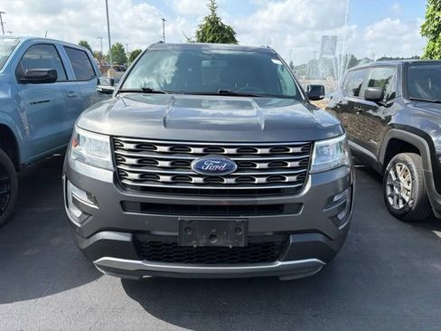 Used 2017 Ford Explorer XLT w/ Equipment Group 202A FWD image 2