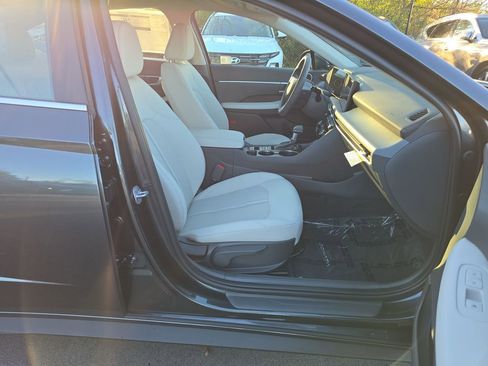 Used 2025 Hyundai Sonata SE FWD image 23