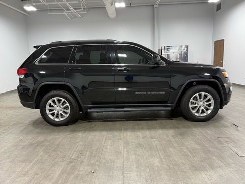 Used 2021 Jeep Grand Cherokee Laredo X image 3