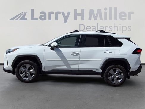Certified 2022 Toyota RAV4 XLE AWD/4WD image 2
