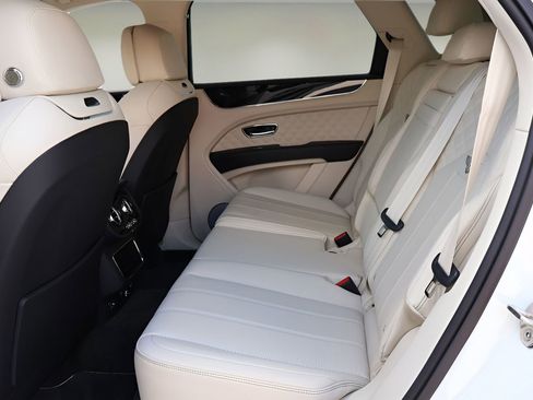Used 2022 Bentley Bentayga image 15