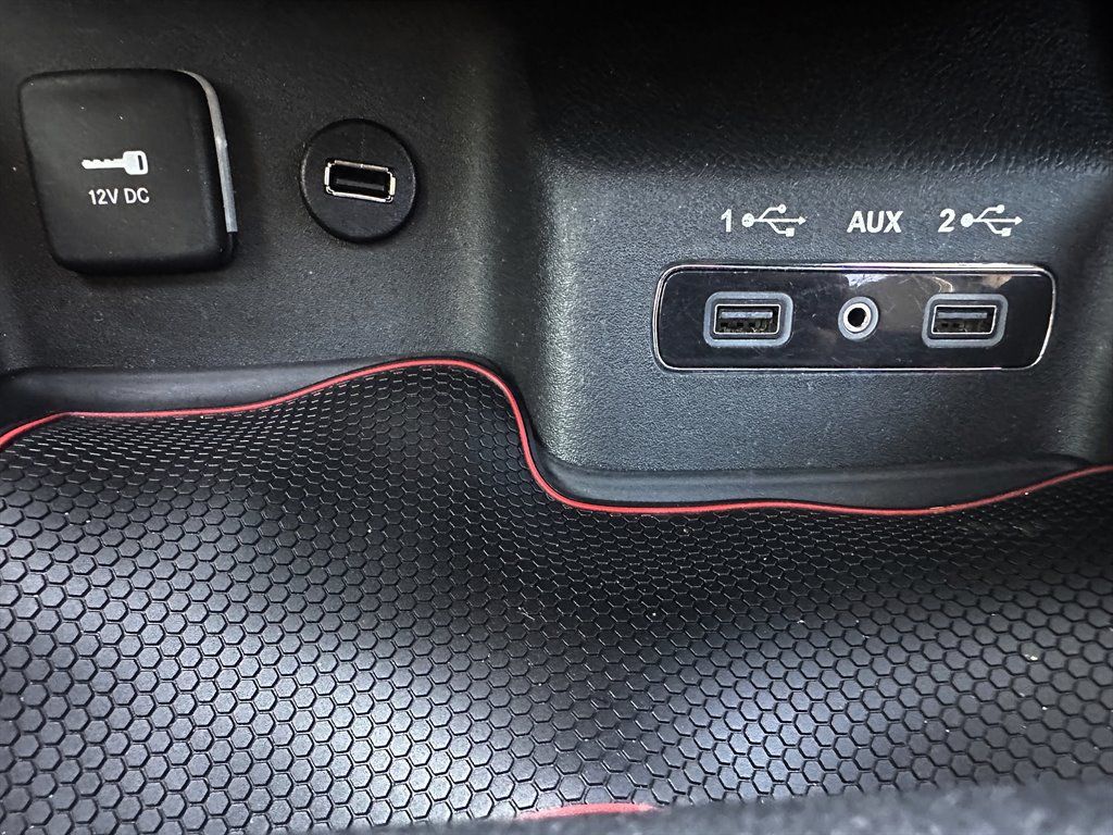 Used 2018 Dodge Durango SRT w/ Technology Group AWD/4WD image 13