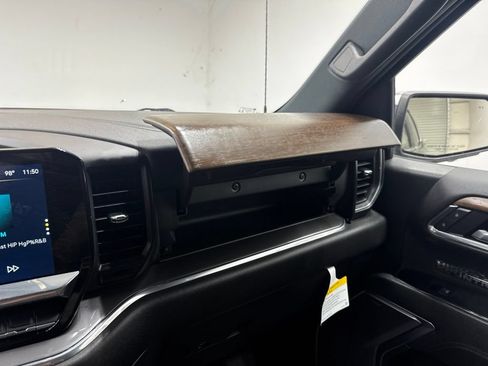 Used 2023 Chevrolet Silverado 1500 High Country w/ Technology Package AWD/4WD image 29