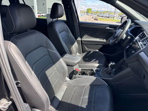 Used 2022 Volkswagen Tiguan SEL R-Line AWD/4WD image 13