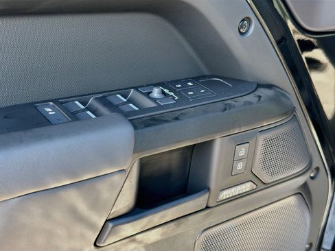 New 2026 Land Rover Defender 110 OCTA AWD/4WD image 23