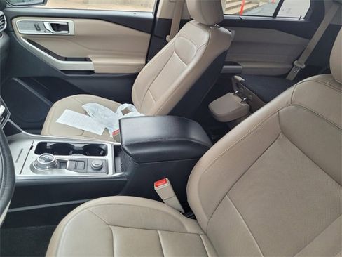 Used 2020 Ford Explorer Limited w/ Class III Trailer Tow Package image 8