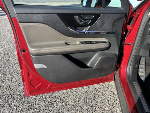 Used 2023 Lincoln Corsair Reserve w/ Equipment Group 201A image 18