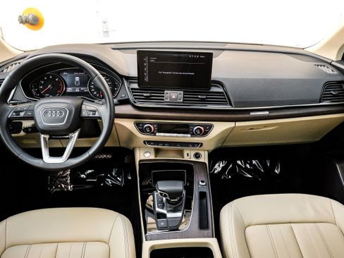 Used 2021 Audi Q5 2.0T Premium w/ Convenience Package AWD/4WD image 14