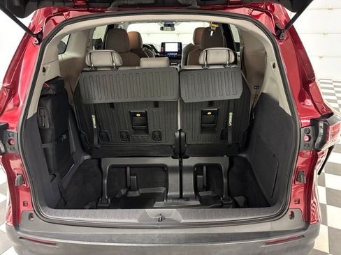 Used 2023 Toyota Sienna LE FWD image 28