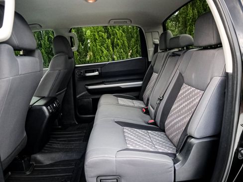 Used 2019 Toyota Tundra SR5 w/ SR5 Upgrade Package AWD/4WD image 29