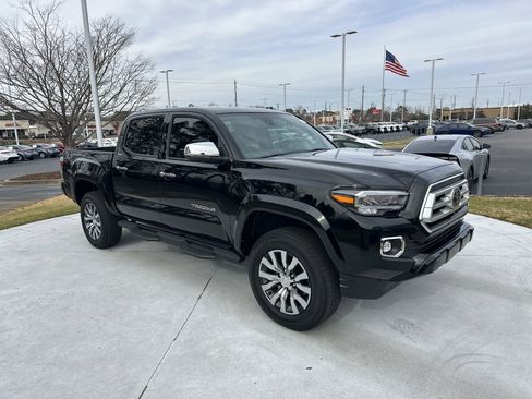 Used 2023 Toyota Tacoma Limited image 2