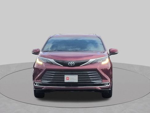 Certified 2026 Toyota Sienna Limited FWD image 2