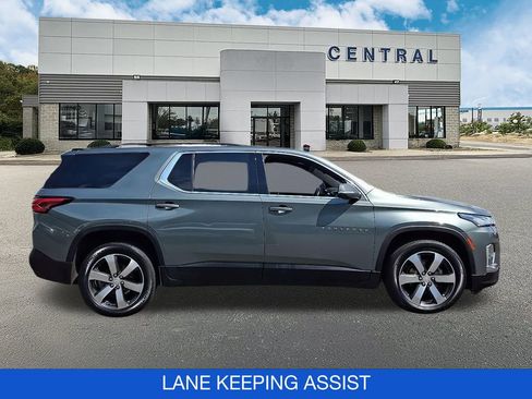 Used 2022 Chevrolet Traverse LT w/ LT Premium Package image 8