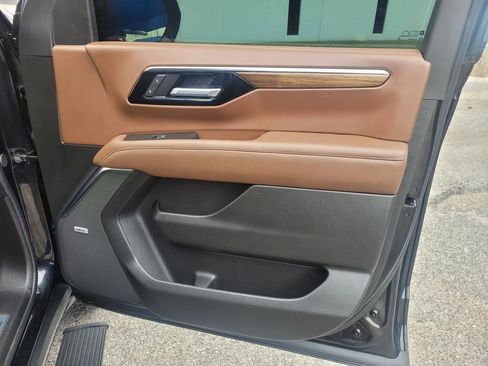 Used 2025 Chevrolet Tahoe High Country RWD image 10