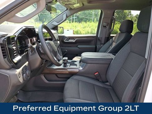 Used 2025 Chevrolet Silverado 1500 LT Trail Boss w/ LPO, Dark Essentials Package AWD/4WD image 2