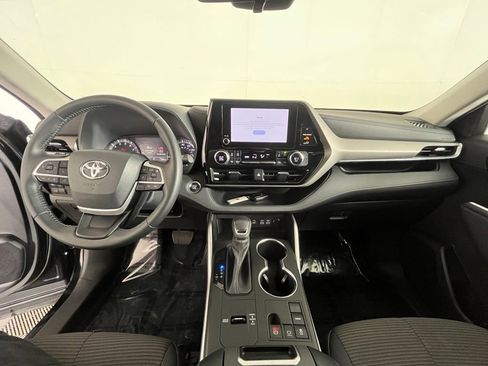 Used 2023 Toyota Highlander L image 18
