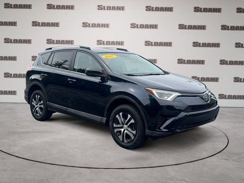 Used 2017 Toyota RAV4 LE AWD/4WD image 7