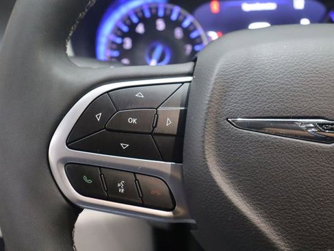 Used 2024 Chrysler Pacifica Touring-L image 24