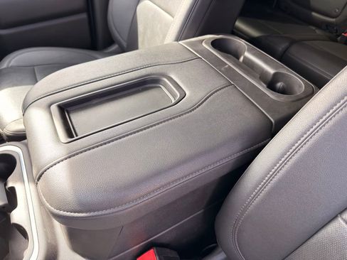 Used 2022 GMC Sierra 2500 SLT w/ SLT Convenience Package image 33