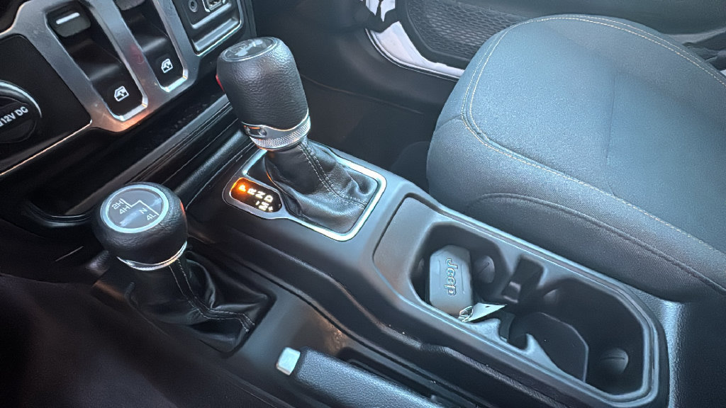 Used 2025 Jeep Wrangler Sport AWD/4WD image 26