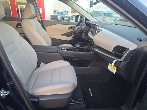 New 2026 Nissan Rogue SV AWD/4WD image 24