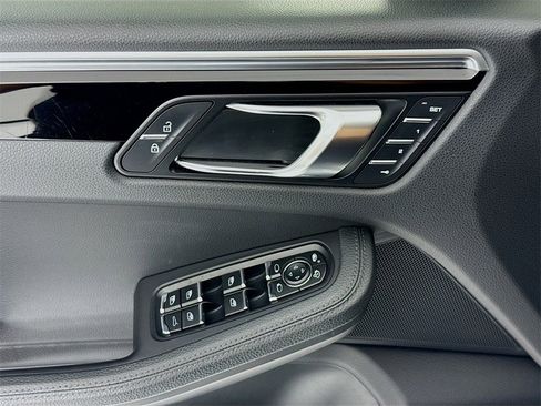 Used 2020 Porsche Macan image 11