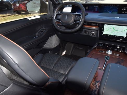 New 2025 Lincoln Navigator Black Label image 16