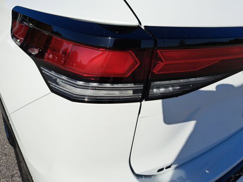 New 2026 Volkswagen Tiguan SE R-Line FWD image 32