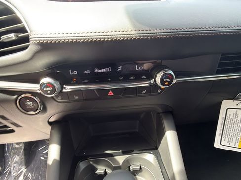 New 2026 MAZDA MAZDA3 Hatchback w/Premium Plus Pkg image 17