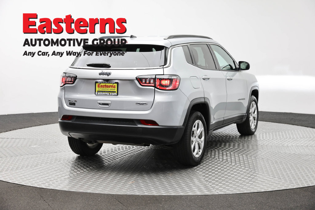 Used 2024 Jeep Compass Latitude AWD/4WD image 6