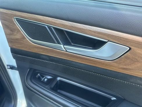 Used 2024 Volkswagen Atlas SE image 34